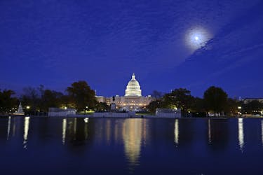 Monuments by night tour in Washington, D.C.